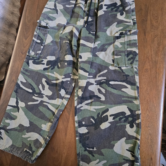 SHEIN Pants - SHEIN Green Camouflage Cargo Pants